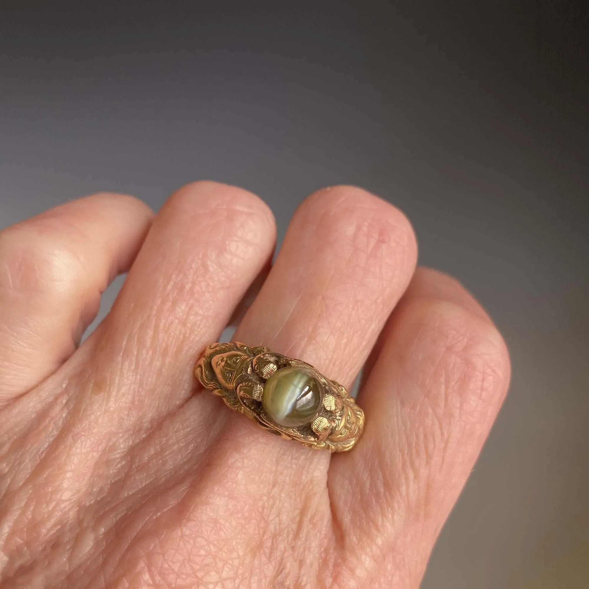 Art Nouveau 18K Gold Cat's Eye Chrysoberyl Ring, Figural Faces