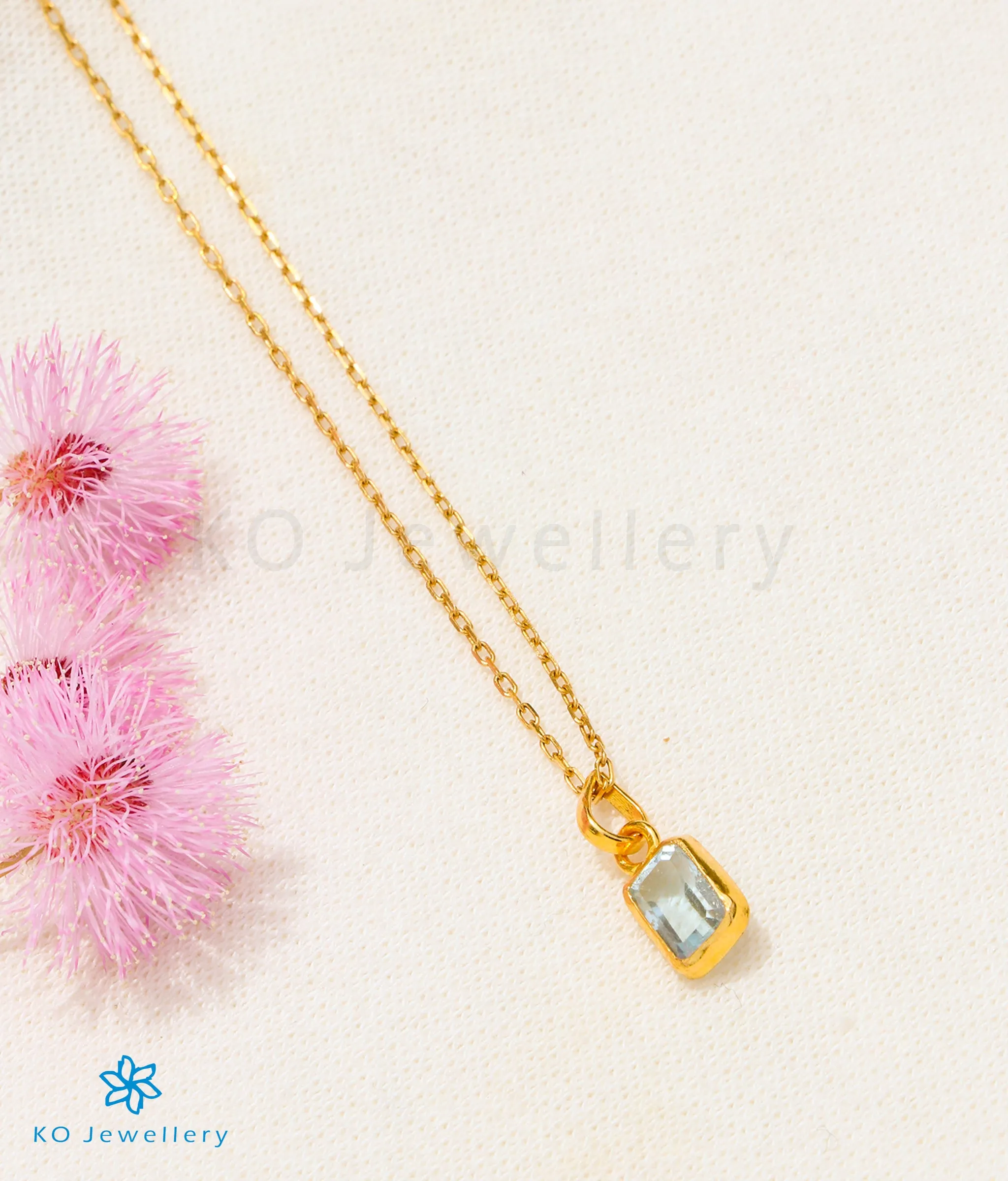 Bright Blue Topaz Pendant & Earstuds in 22 KT Gold