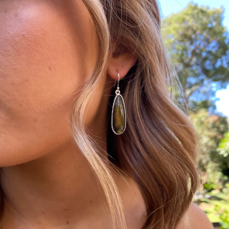 Labradorite Earrings with unique teardrop gems - Paradis