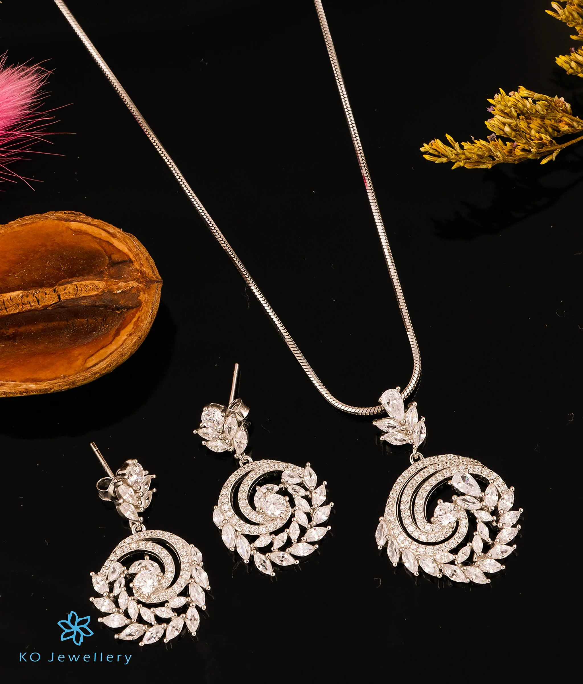 The Floral Swirl Silver Pendant Set