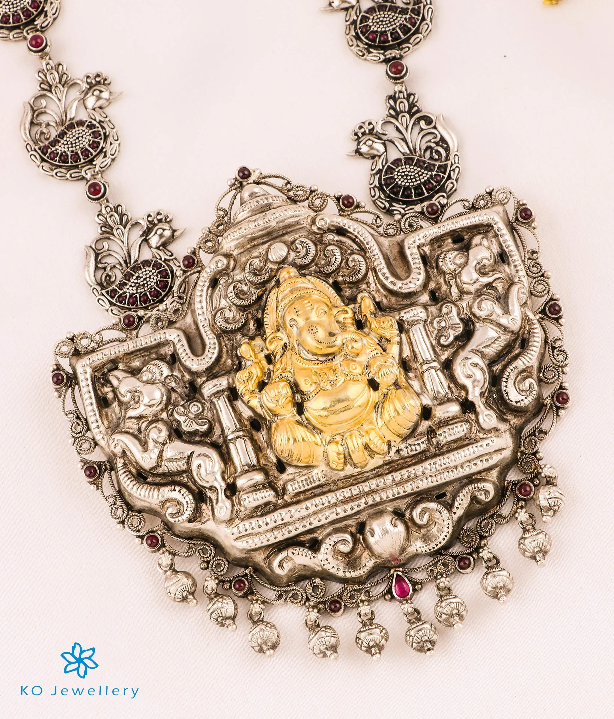 The Mahaganapati Silver Nakkasi Peacock & Kemp Necklace (Oval)