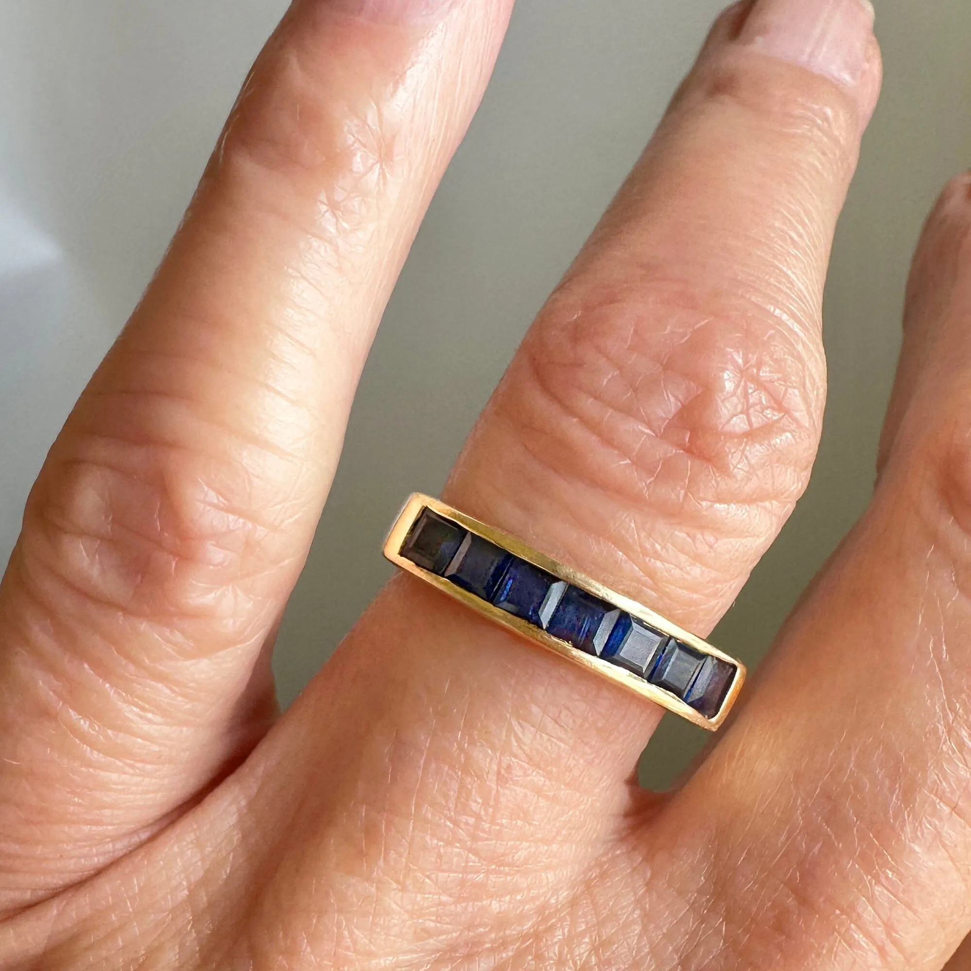 Vintage 14k Gold Seven Stone Sapphire Ring Band