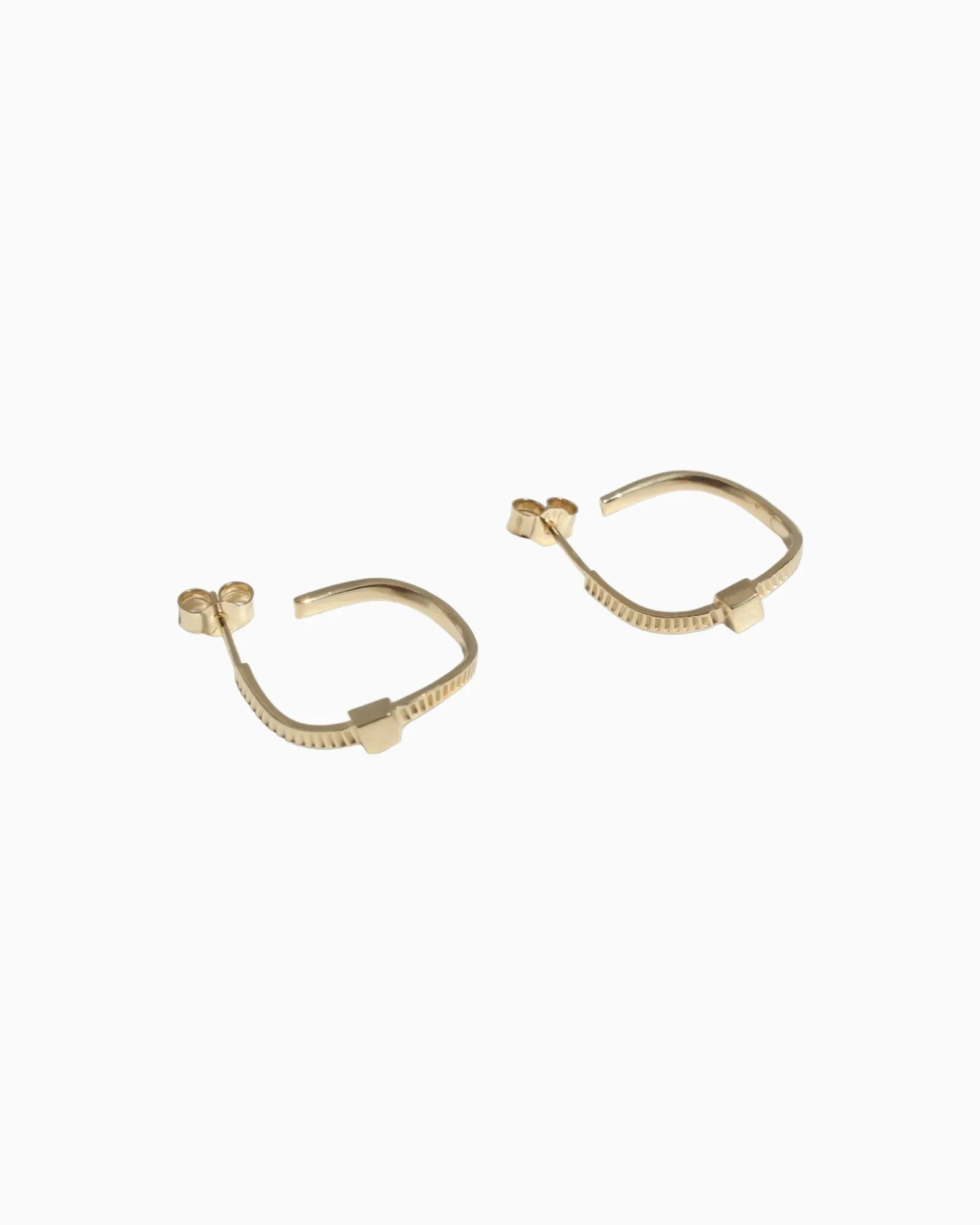 Wavy gold earrings #07