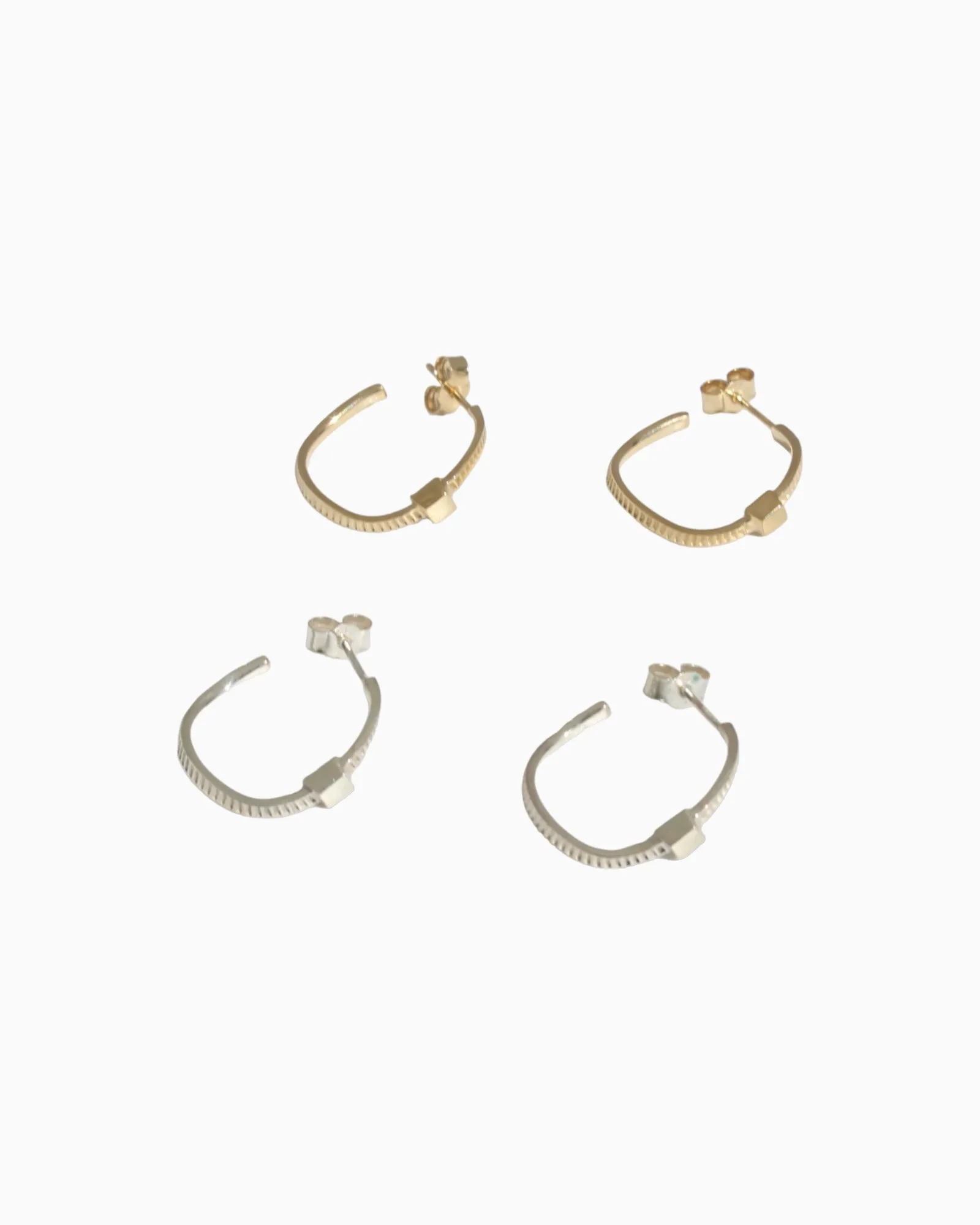 Wavy gold earrings #07